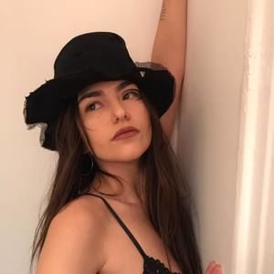 Meet your Posher, Chloe